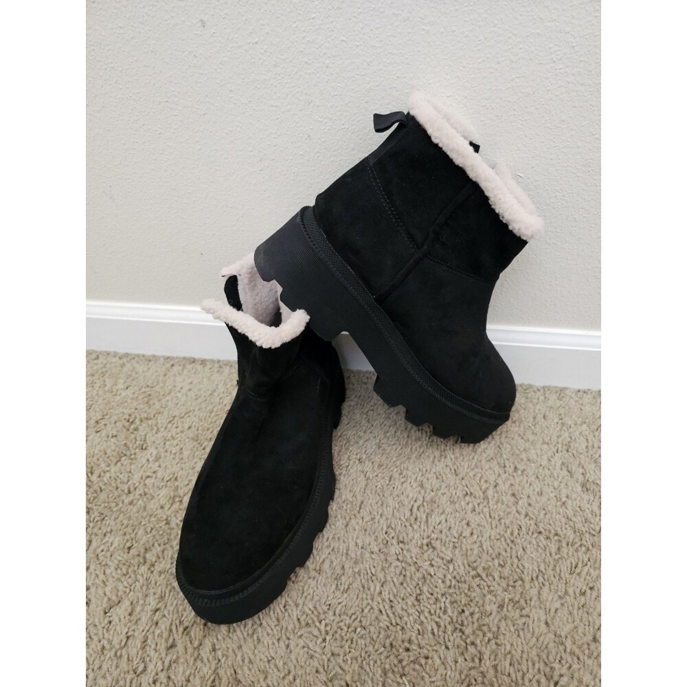Steve Madden "Fortnee" Suede Lug Sole Boots Black 9M